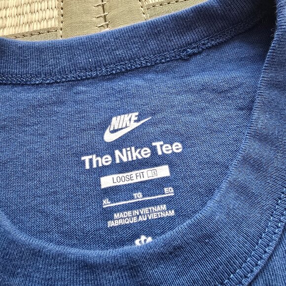 Nike Sportswear Premium Essentials Size XL Men's T-Shirt Blue - Picture 5 of 6